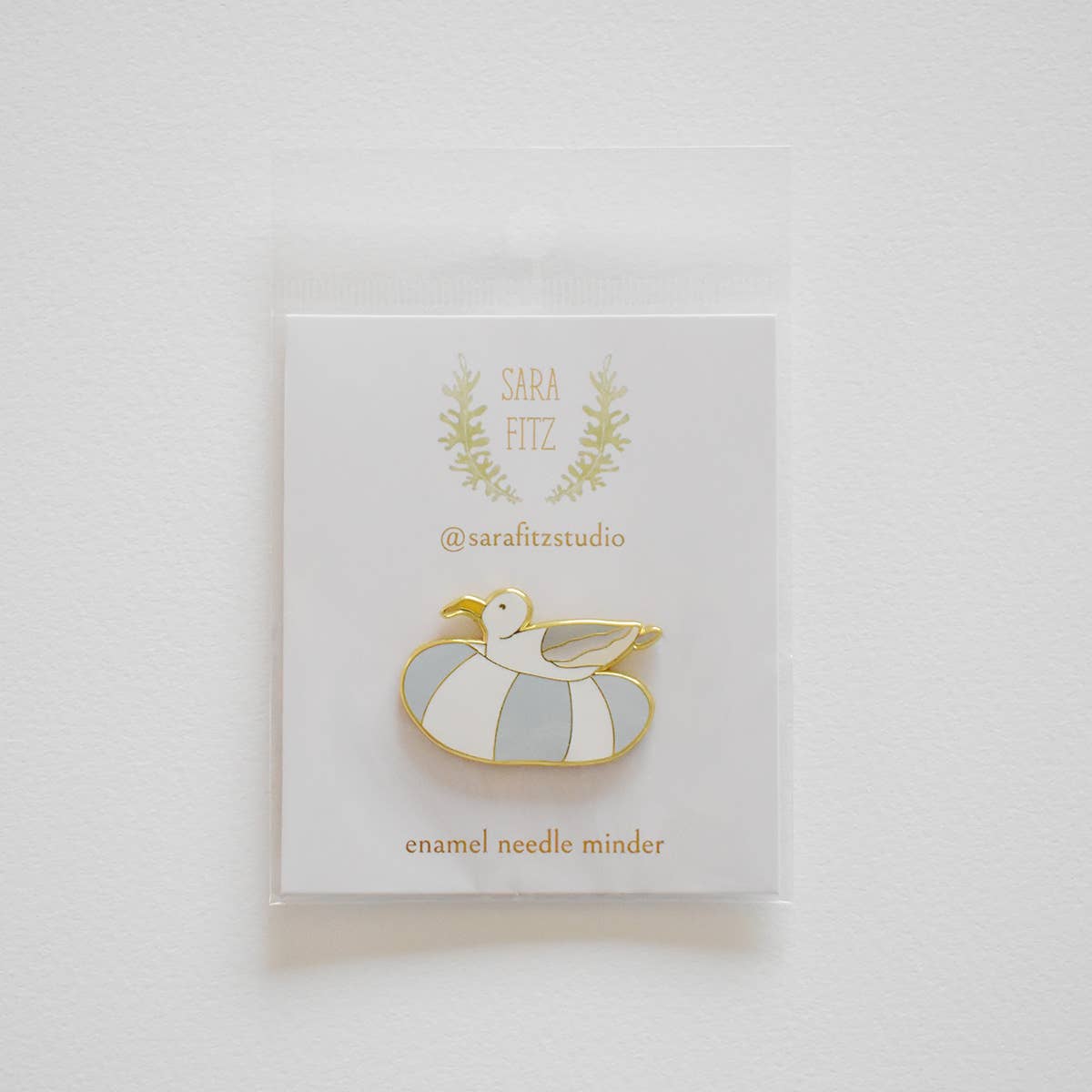 Floating Gull Needle Minder