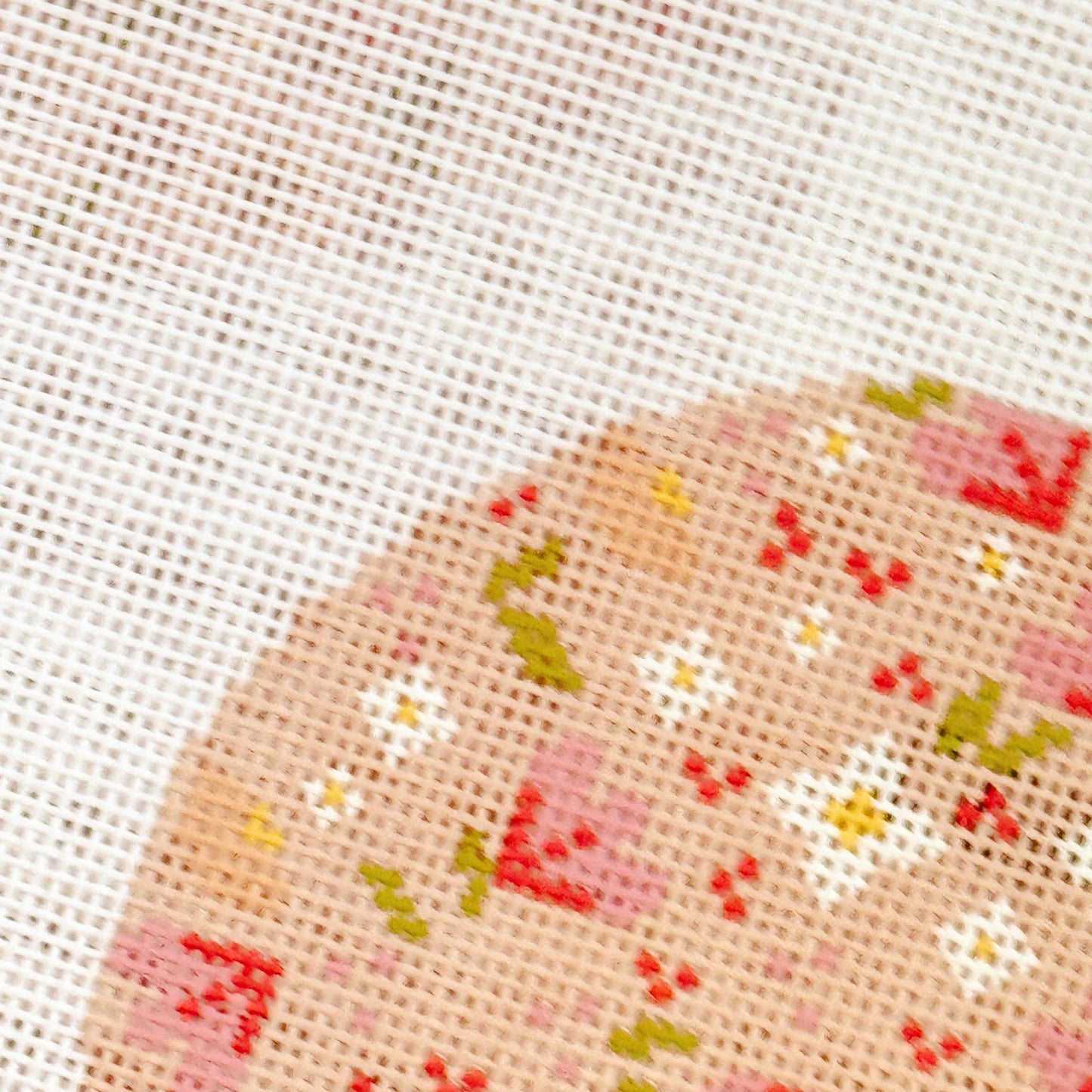 Minimal Flower 4” Round Needlepoint 18 Mesh Canvas, Trendy Needlepoint Canvas