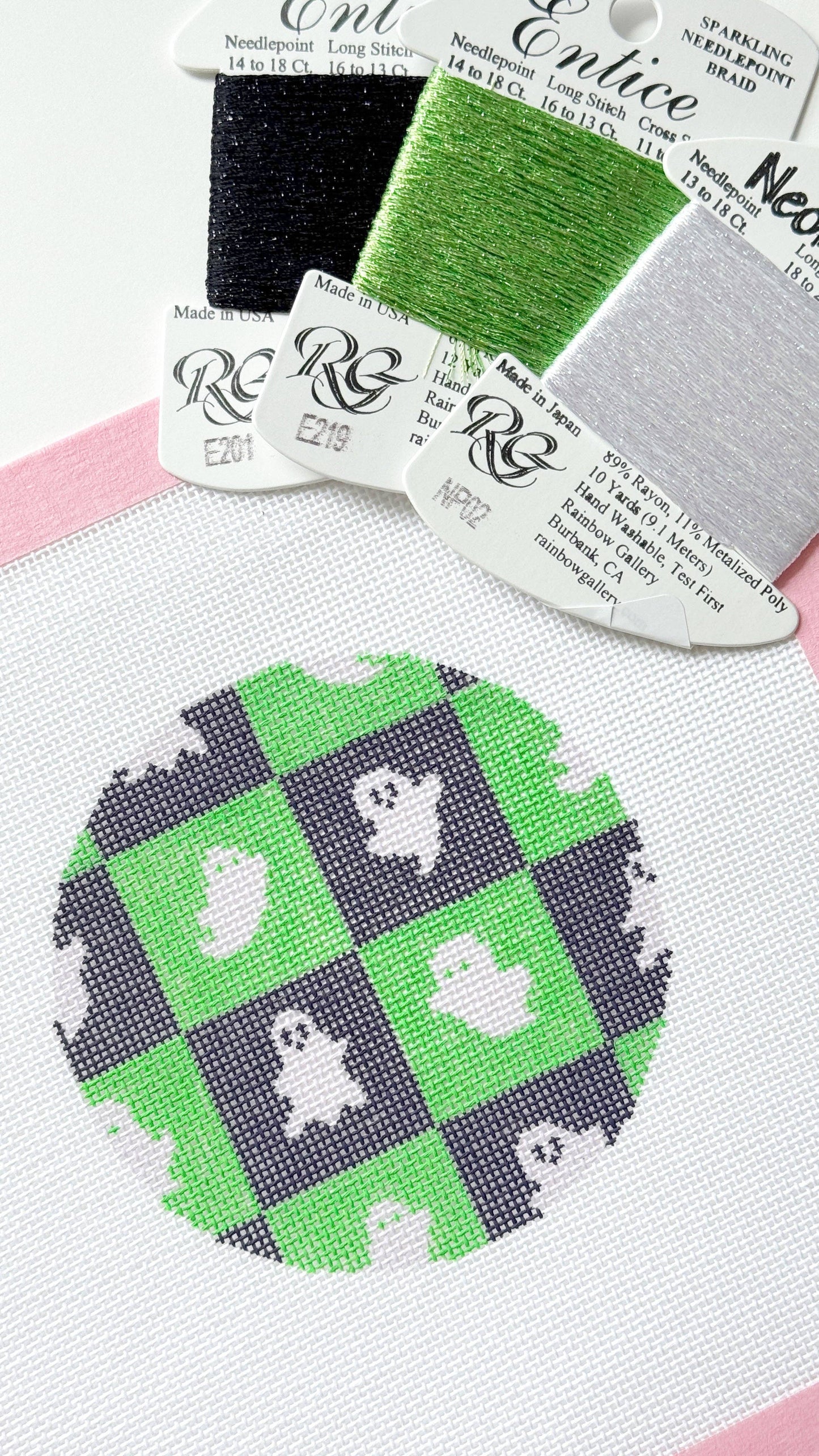 Cotswold Designs -Checkered Ghost Round