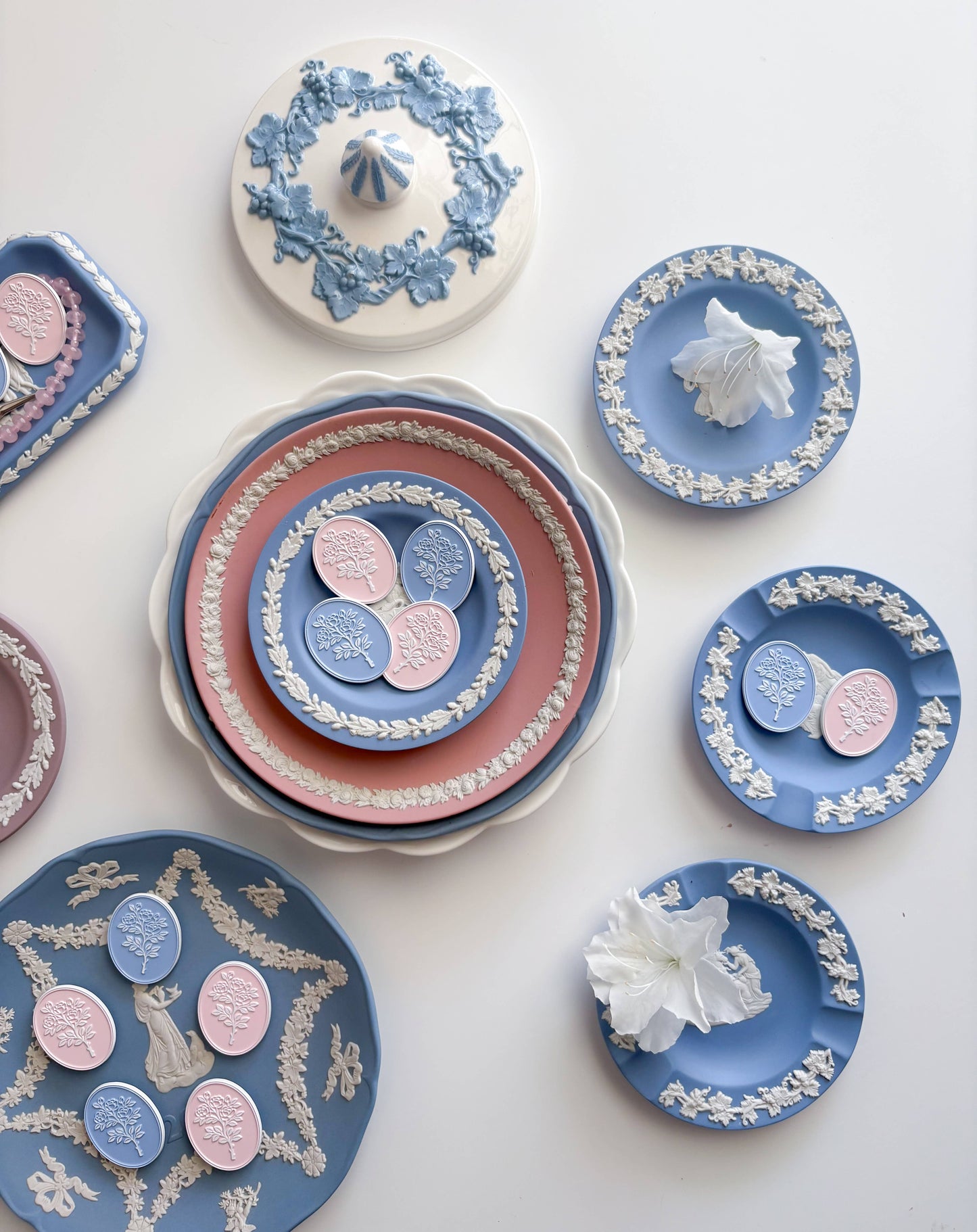 Petal Pink Heirloom Cameo Needleminder