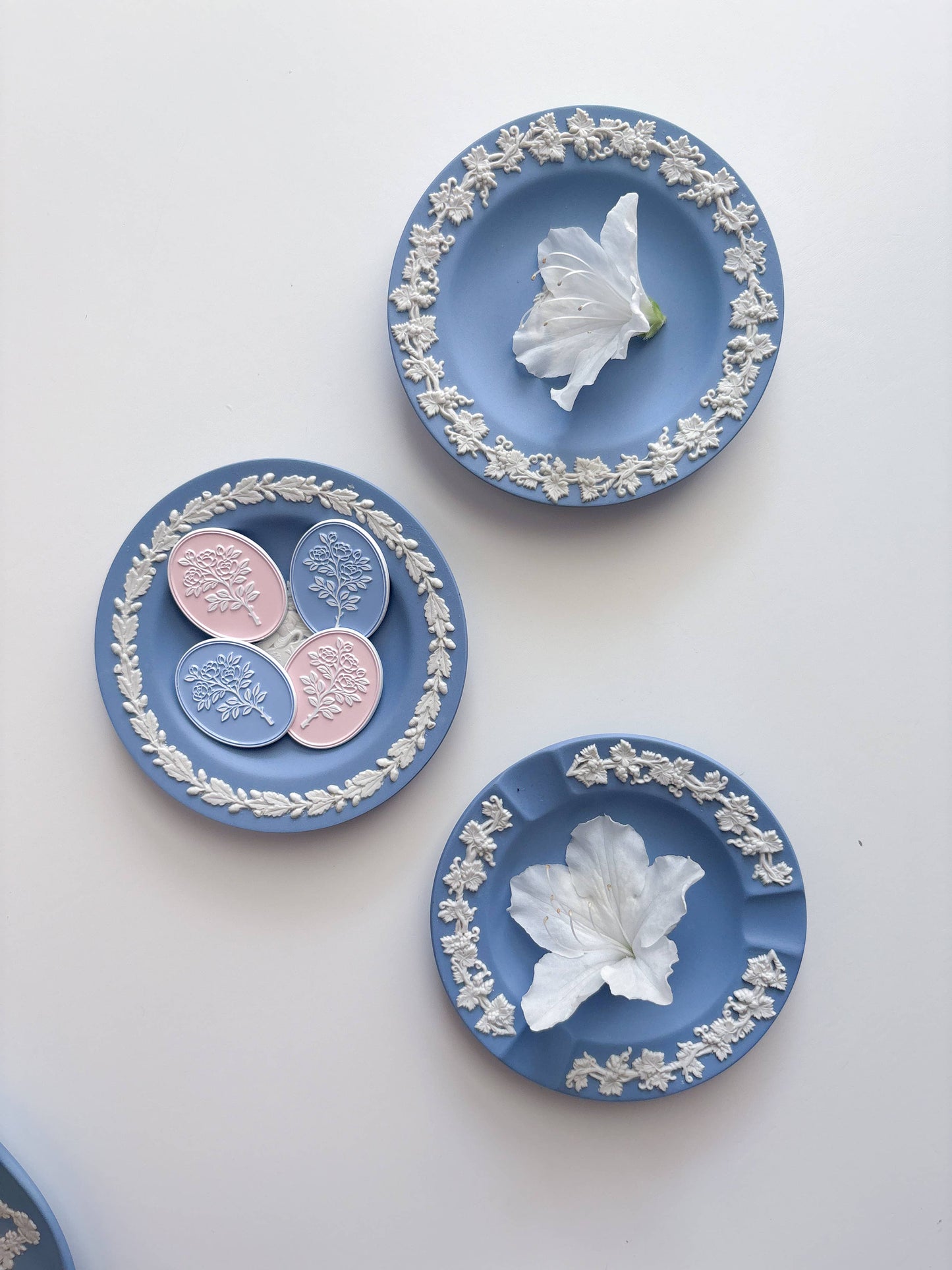 Petal Pink Heirloom Cameo Needleminder