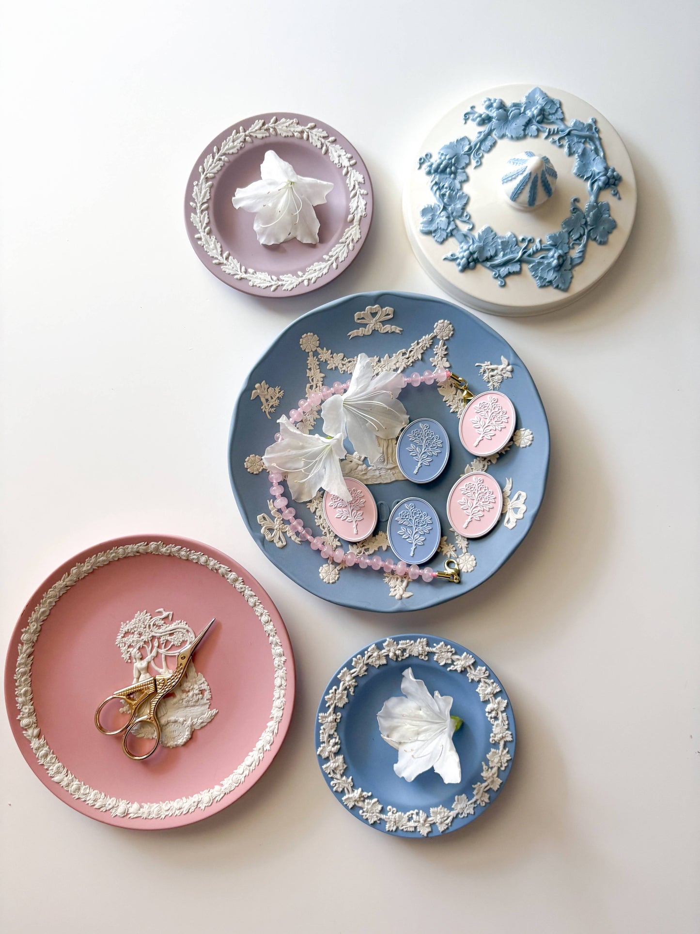 Petal Pink Heirloom Cameo Needleminder